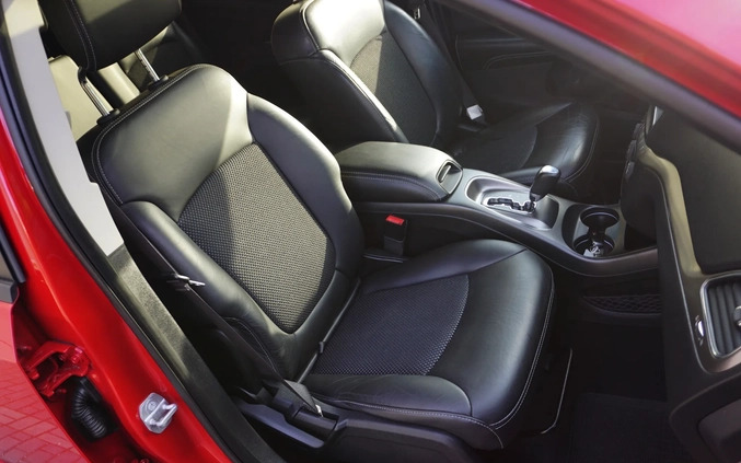 Fiat Freemont cena 57900 przebieg: 144000, rok produkcji 2015 z Mysłowice małe 667
